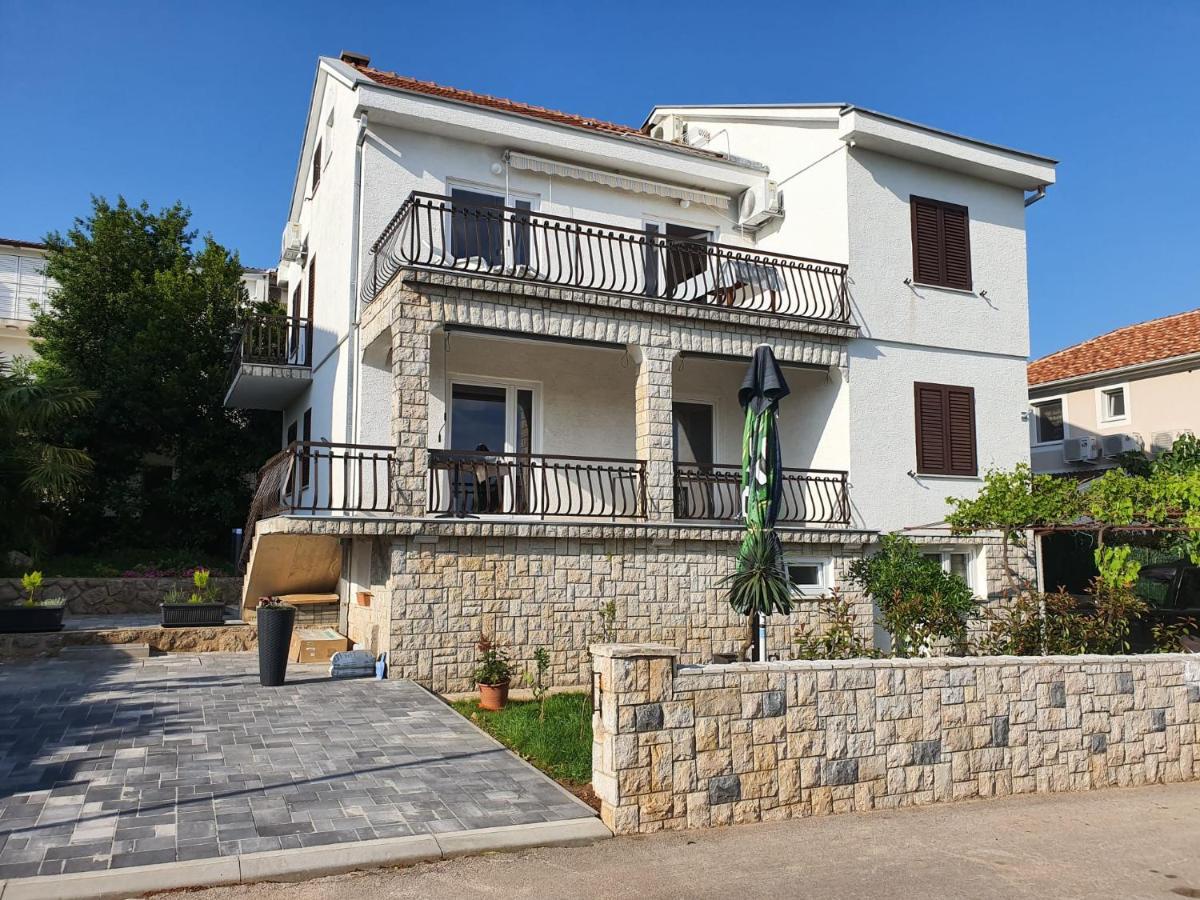 Vila Beleca Krk - Apartments Rest & Sea Крк Екстер'єр фото